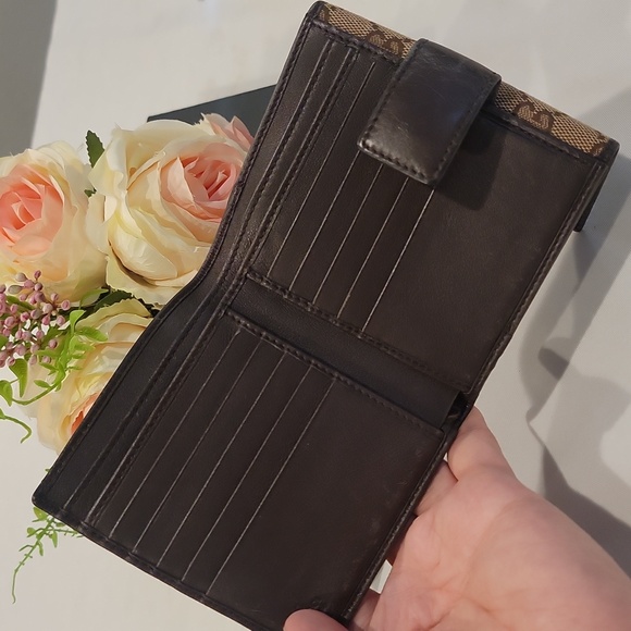 Authentic Gucci wallet - Picture 8 of 11